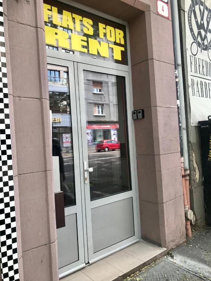 De Luxe 4 May Plaza Μπρατισλάβα Εξωτερικό φωτογραφία