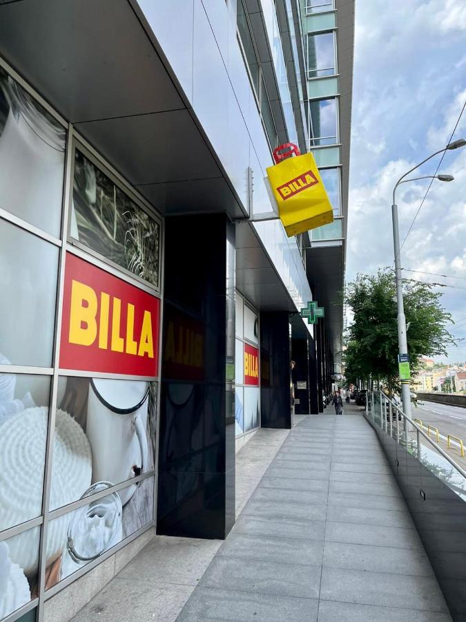 De Luxe 4 May Plaza Μπρατισλάβα Εξωτερικό φωτογραφία