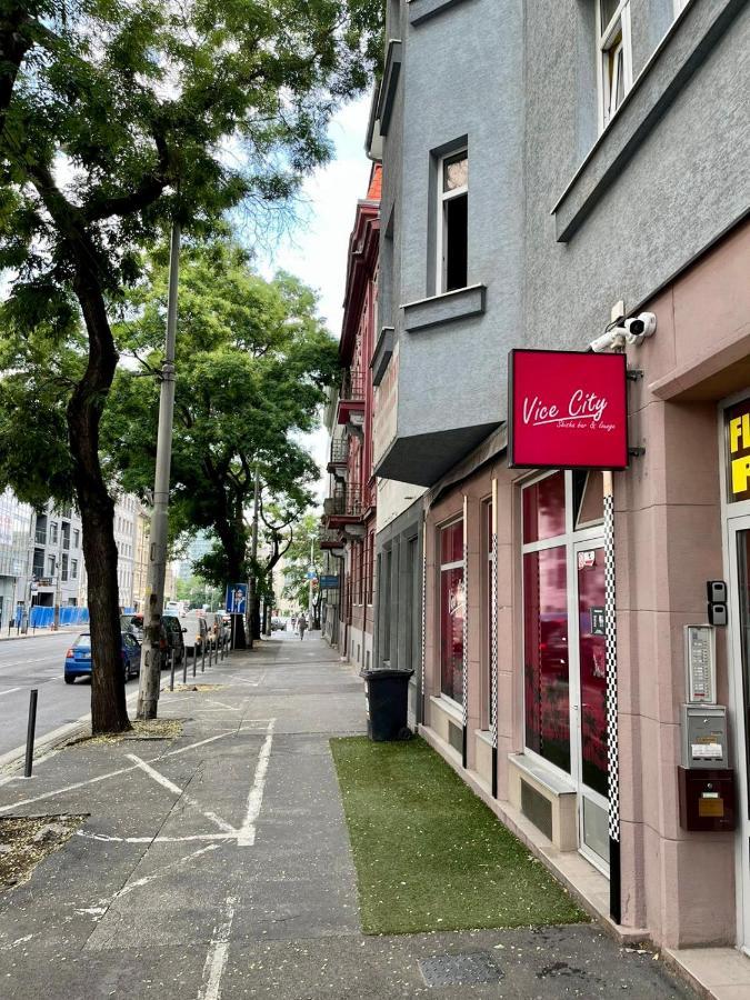 De Luxe 4 May Plaza Μπρατισλάβα Εξωτερικό φωτογραφία