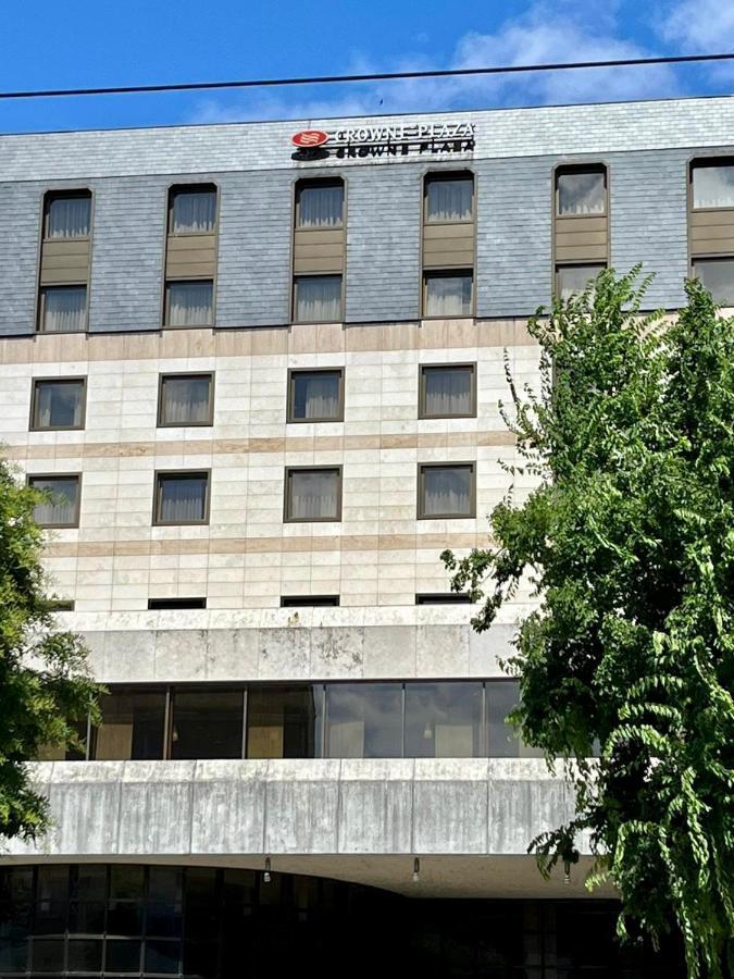 De Luxe 4 May Plaza Μπρατισλάβα Εξωτερικό φωτογραφία
